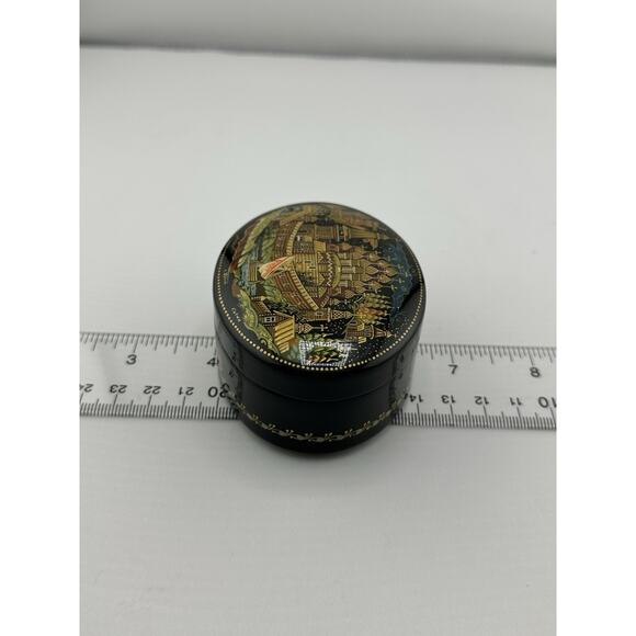 Russian Lacquer Papier Mache Box Kholui Village Scene Oval Signed - Picture 8 of 9